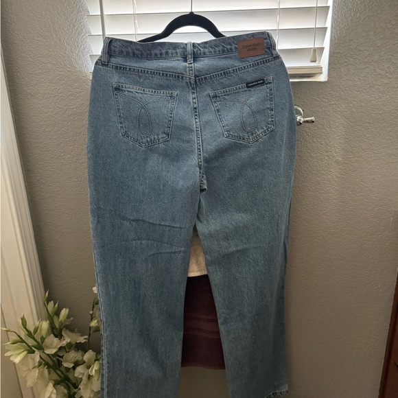 NWT-Calvin Klein, 90s fit, wide leg jeans. Size 29. - Picture 4 of 4